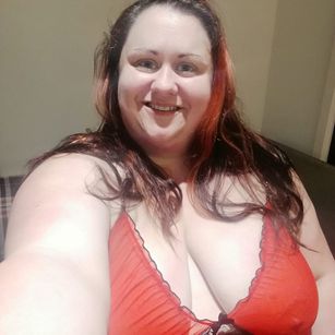 Model - Sadie Martins Chubby