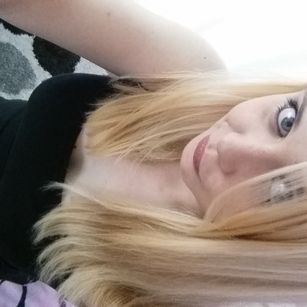 Model - AnneDVille blueeyes