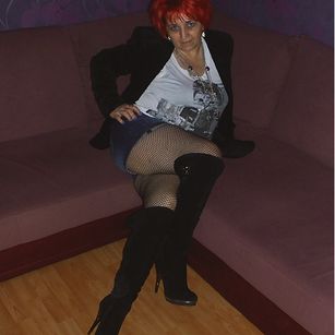 Model - Supreme Domina training