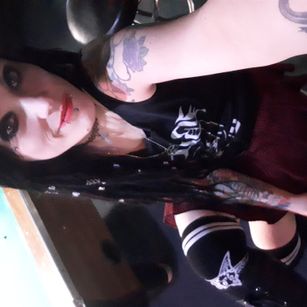 Model - Domina Kali Domme