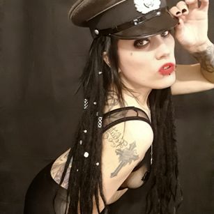 Model - Domina Kali goth