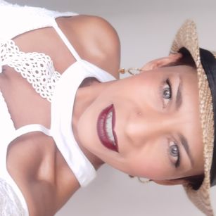 Model - Sara roche cum