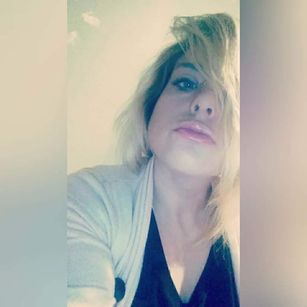 Model - Mandi Cane gorgeous