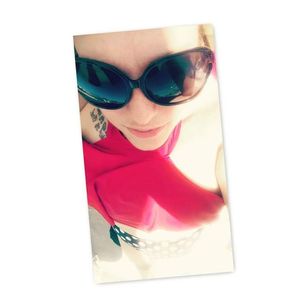 Model - Mandi Cane flirty