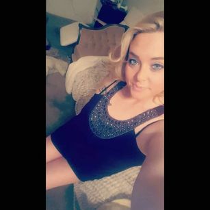 Model - Mandi Cane Hot