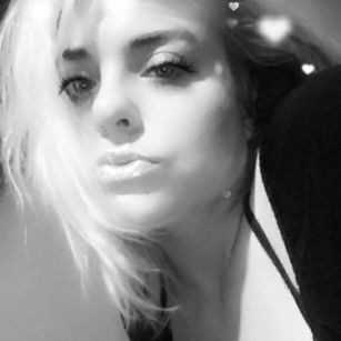 Model - Mandi Cane curvy