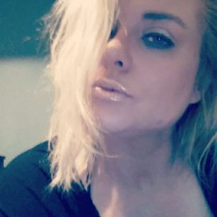 Model - Mandi Cane Hot