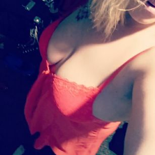 Model - Mandi Cane short