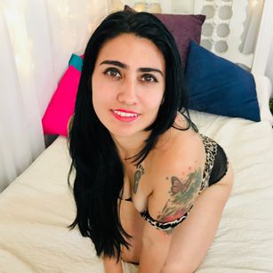 Model - Carla Millan dildo