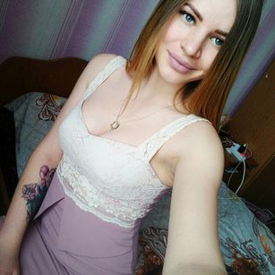 Model - Annushka longlegs