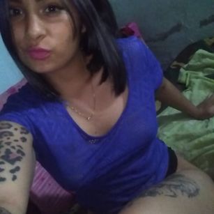 Model - elizabeth armpits