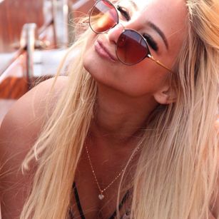 Model - AppleBrandy young