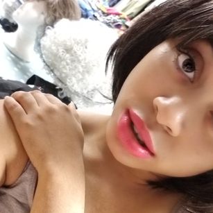 Model - Muva Lucky Lee mouth