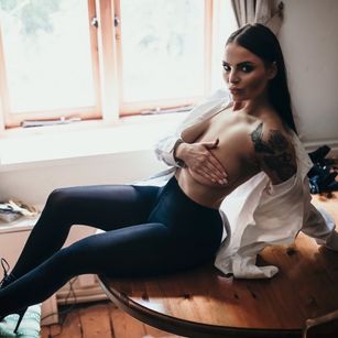 Model - TaylorTease ass