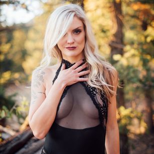 Model - Allie Awesome Hot