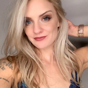 Model - Allie Awesome Blonde