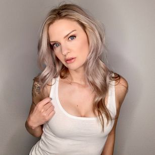 Model - Allie Awesome Hot