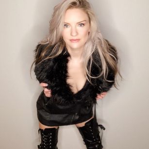 Model - Allie Awesome Blonde