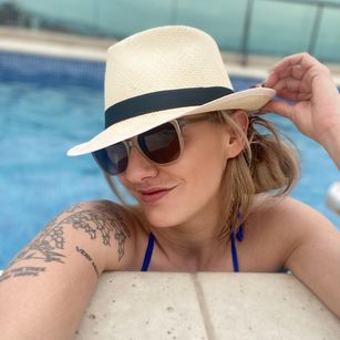 Model - Allie Awesome Blonde