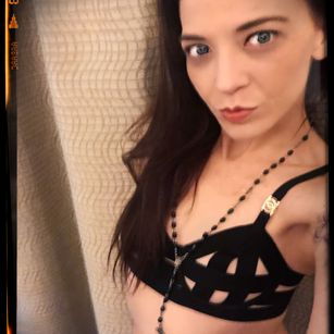 Model - Jolene Harper brunette