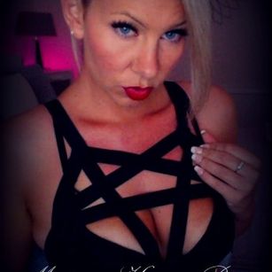 Model - Worship Freya femdom