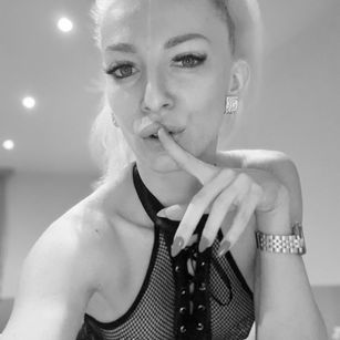 Model - Mistress Lady Quinn fetish