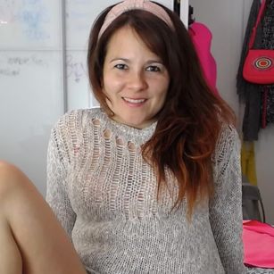 Model - Valeria C anal