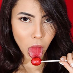 Model - KhloeWest toys