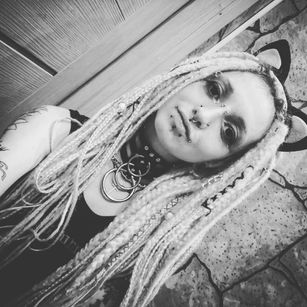 Model - Naughty Tory skinny