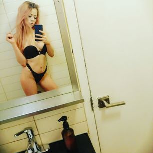 Model - Chelsea curves