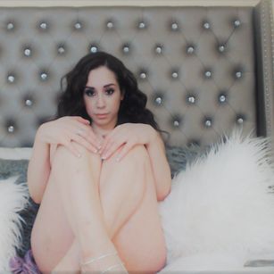 Model - Mia Evelyn sexy