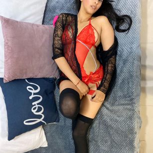 Model - Mia Garcia petite