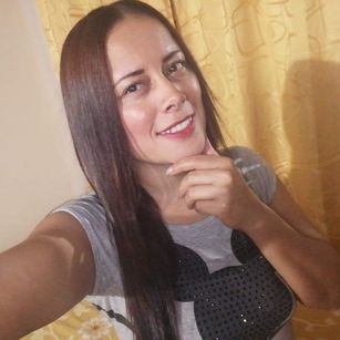 Model - Fabiana Owen latina