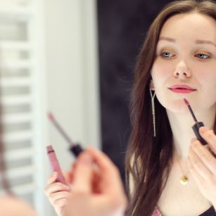 Model - Zoe brunette