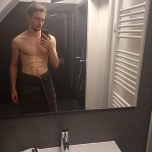 Model - CurvedEuro curved