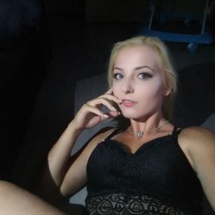 Model - NatalieSexy higheels