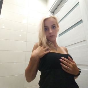 Model - NatalieSexy leather