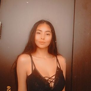 Model - Nathalie smile