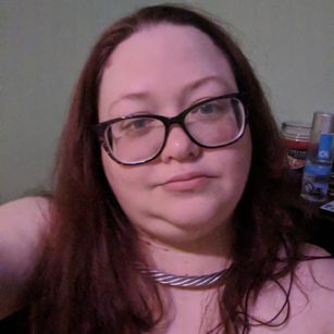 Model - GamerLilithRose brunette