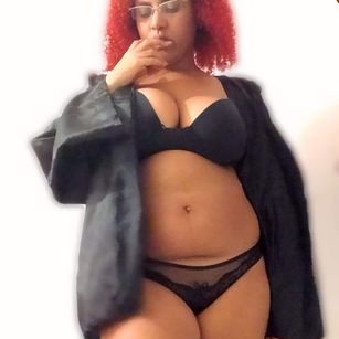 Model - Sarah RedCurls cute