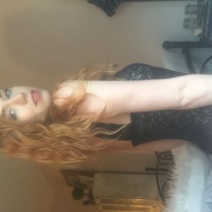 Model - Astrid Luna hairy