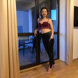 Model - Claudia legs