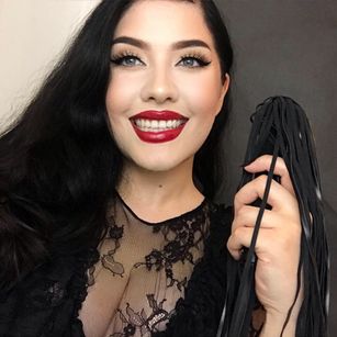 Model - missvampyr humiliation