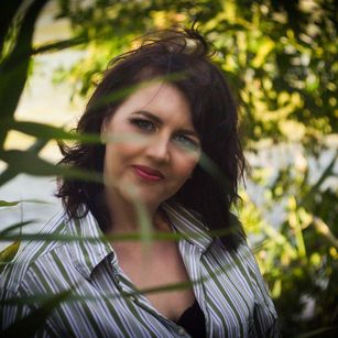 Model - CarmenDeep play