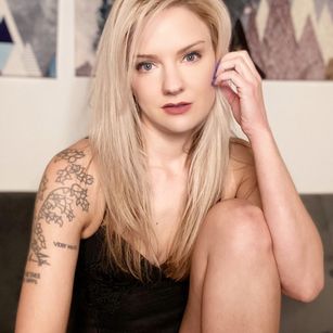 Model - Allie Awesome Hot