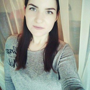 Model - Juli96 stunning