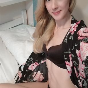 Model - Laura British