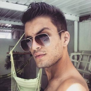 Model - Enzzo Ferraz bi