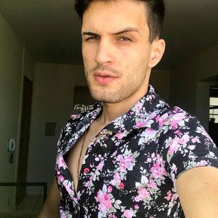 Model - Enzzo Ferraz bi