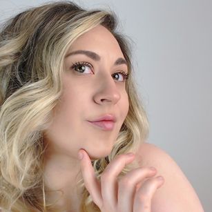 Model - Lux Noir Blonde